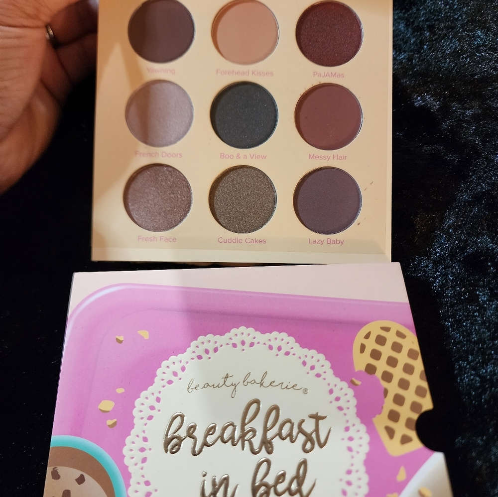 Beauty Bakeries eyeshadow palette